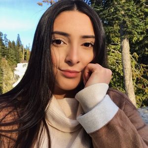 Meet your Posher, Alejandra